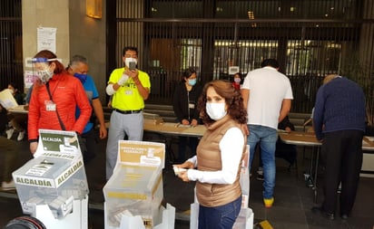 Dolores Padierna emite su voto; destaca el despliegue de seguridad