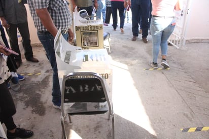 Ciudadanas de Frontera son descubiertas tomando fotos a sus boletas