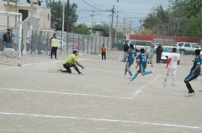 Galaxy deja fuera  a los Halcones jr.