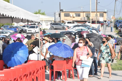 Avanza la vacunación antiCOVID-19 en adultos de Monclova 