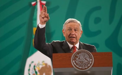 AMLO llama hipócritas a adversarios