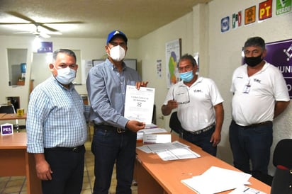 Entrega el IEC constancia de mayoría a Mario Dávila en Monclova 