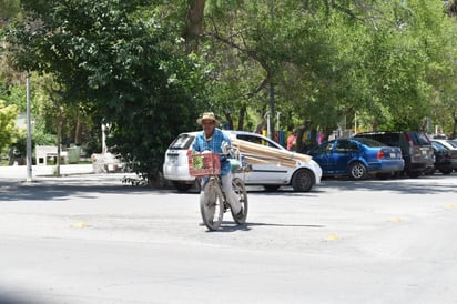 La bicicleta es parte de la vida laboral en San Buenaventura