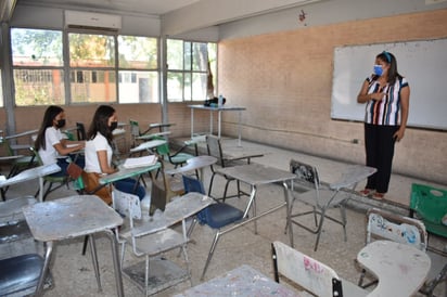 Realizan pruebas de COVID-19 en Frontera a docentes de planteles piloto