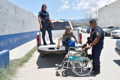 Se embriaga en su silla de ruedas en Monclova