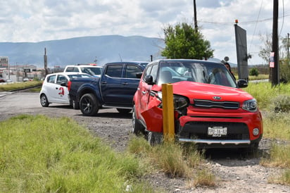 Tren destroza automóvil en Monclova