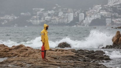 Tormenta Dolores toca tierra en la costa mexicana del Pacífico