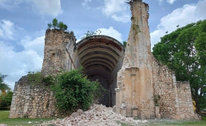 Lluvias derrumban parte de la fachada del Templo de Tihosuco