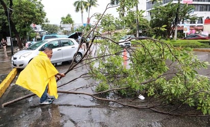 Dolores decrece a depresión tropical en México pero con lluvia extraordinaria