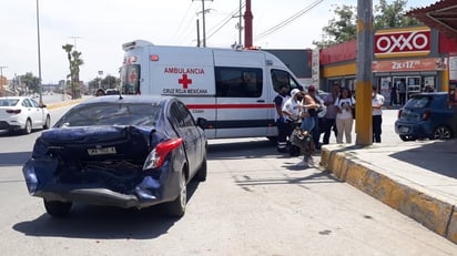 No guarda distancia y choca en Monclova