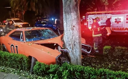 Destrozan réplica del 'General Lee' en CDMX