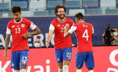 Jugadores de Chile habrían metido prostitutas a sus cuartos