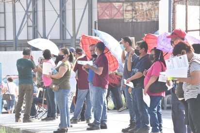 Llaman a no acudir tan temprano a vacunarse en Monclova 