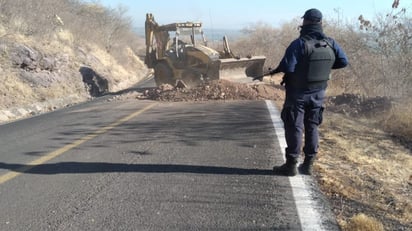 Cárteles incomunican por completo Aguililla, Michoacán