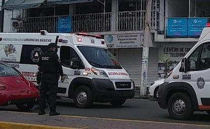 Corto circuito causa incendio en taller para celulares en Iztapalapa