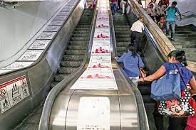 Niño se accidenta en escaleras mecánicas de la Línea 7 del Metro