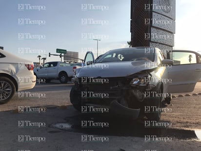 Inexperta jovencita causa fuerte accidente en par vial en Monclova