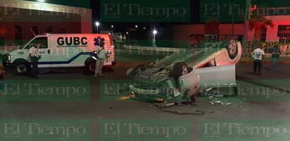 Mujer se duerme al volante y vuelca en Monclova 