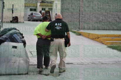 Lo aprehenden por robo a negocio de Monclova