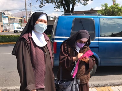 Tras padecer Covid, monjas clarisas reciben primera dosis de vacuna