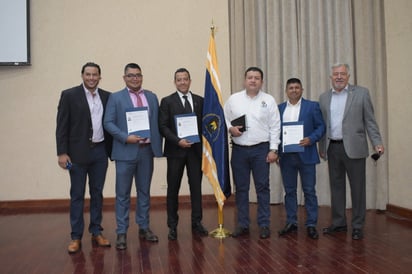 Entregan los certificados de capacitación a entrenadores