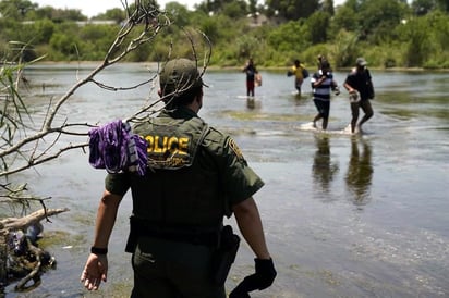 Se arman rancheros contra narcos y ‘coyotes’ en Texas