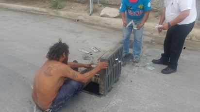 Se robaba placas y las escondía en alcantarilla de Monclova 