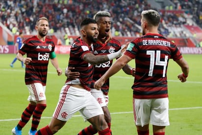 Athletico Paranaense golea al Fluminense y sigue al acecho del Bragantino