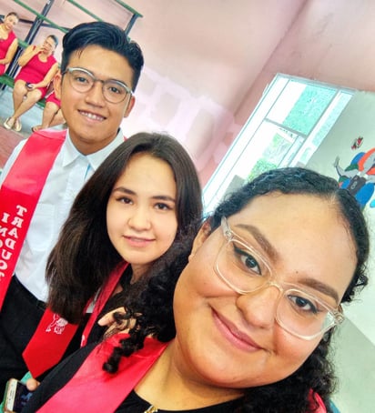 Montserrat se graduó de COBAC Prepa 24 de la especialidad,  Traductor de Inglés