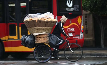 Llueve en 8 alcaldías de la CDMX; Metro presenta avance lento