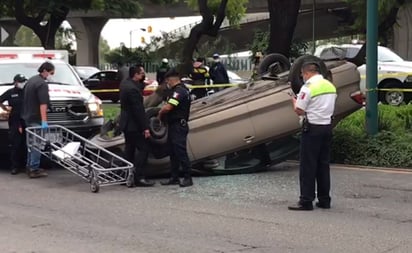 Conductor de Uber muere tras volcar en Periférico Norte