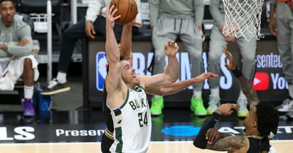 123-112: Los Bucks están a una victoria de la final de la NBA contra los Suns