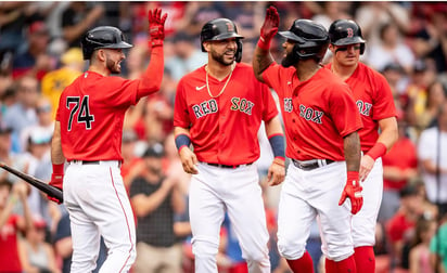 Red Sox aplastan a los Royals 15-1