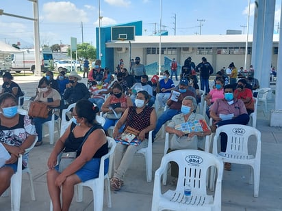 Aplican dosis antiCOVID-19 de Pfizer a mil personas rezagadas en Frontera 