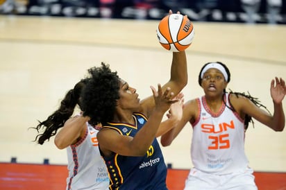 73-67. Robinson y McCowan lideran victoria sorpresa de Fever ante Sun