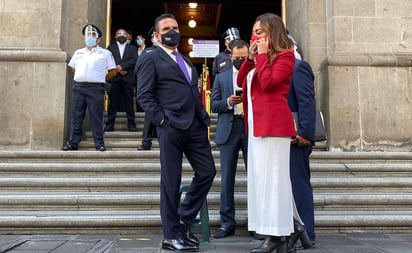 Aureoles aguarda en puerta de la Corte para ser recibido por Zaldívar