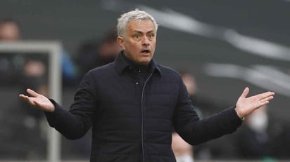 Pide José Mourinho tiempo y envía dos dardos