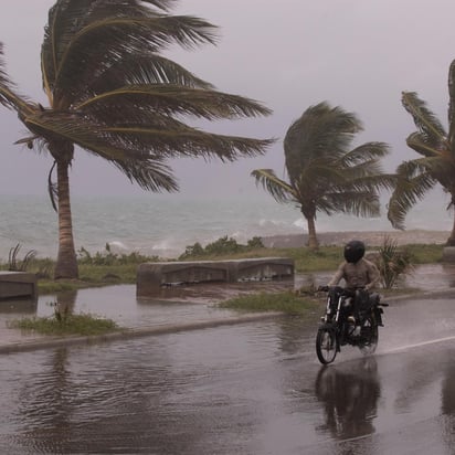 Amenaza de inundaciones en sureste de EU por paso de Elsa hacia Atlántico