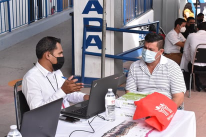 Ciudadanos de Monclova sin trabajo por pandemia logran 'congelar' sus cuentas de INFONAVIT