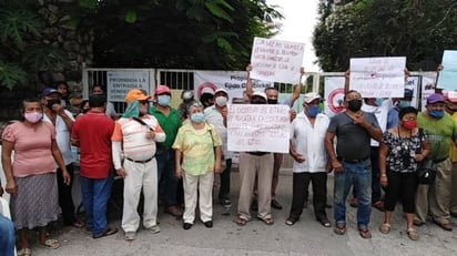 Bloquean entrada de la Zona Arqueológica de Dzibilchaltún