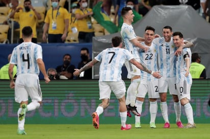 Argentina aventaja 1-0 a Brasil tras primer tiempo de la final de la Copa América