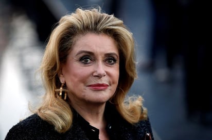 Deneuve regresa radiante a Cannes tras un ictus y la 'terrible' covid