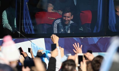 La Selección argentina regresó al país tras su consagración en el Maracaná