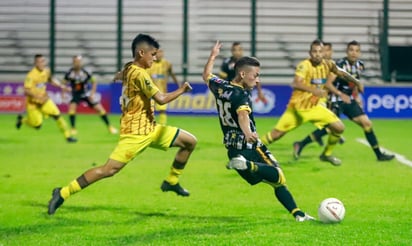 El Deportivo Táchira y el Caracas siguen al frente del fútbol venezolano