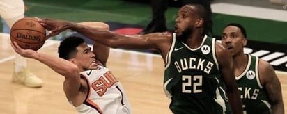 Bucks ganan y acortan la distancia