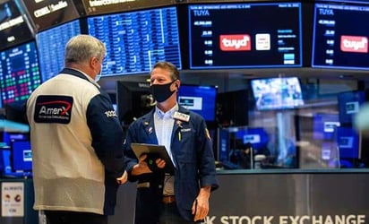 Wall Street cierra con triple récord por segunda jornada consecutiva