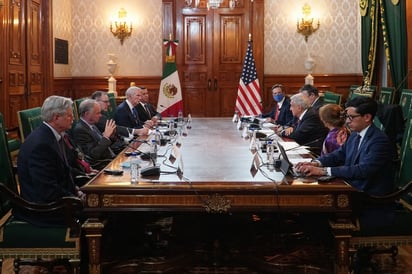 AMLO y Senadores estadounidenses planean reabrir frontera terrestre