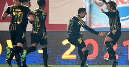 1-2. Peñarol domina de principio a fin y se lleva la victoria en el Clásico