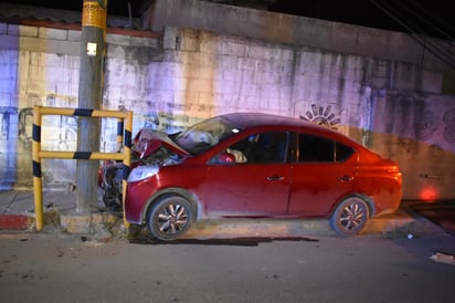 Choca su auto y lo abandona en Monclova 