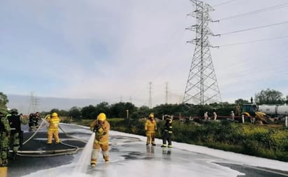 Huachicol provoca fuga de combustible en autopista Ecatepec-Pirámides